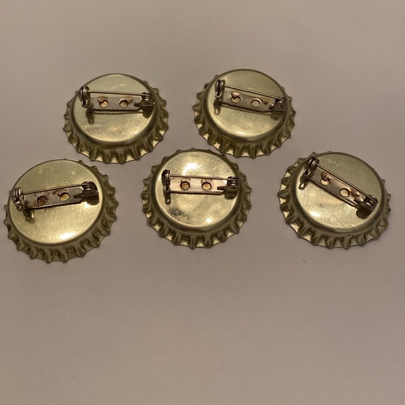 5 Patriotic Bottle Cap Pins • 🎉 Host Pick 🎉 - Picture 2 of 8